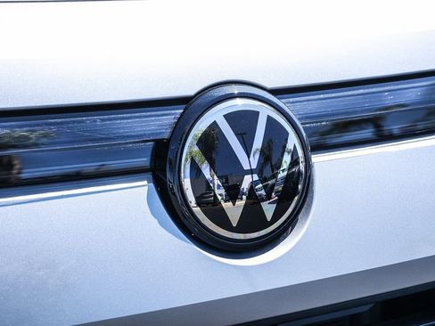 New 2025 Volkswagen Tiguan SE image 23