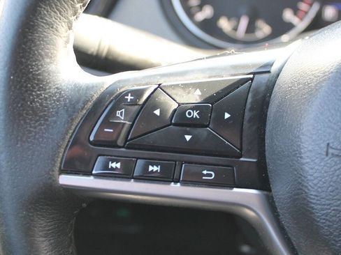 Used 2020 Nissan Rogue SV image 26