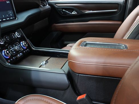 Used 2023 GMC Yukon Denali Ultimate image 34