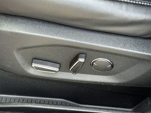 Used 2019 Ford Edge Titanium image 35