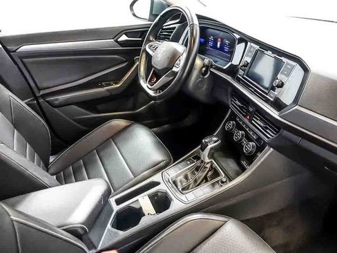 Used 2024 Volkswagen Jetta SE FWD image 30