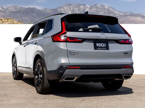 Used 2025 Honda CR-V Sport Touring image 4