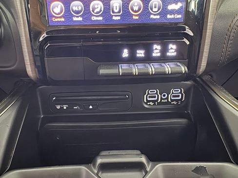 Used 2019 RAM 1500 Limited RWD image 32