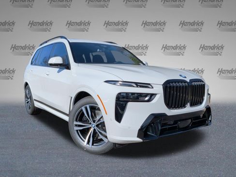 Used 2026 BMW X7 xDrive40i w/ M Sport Package AWD/4WD image 2