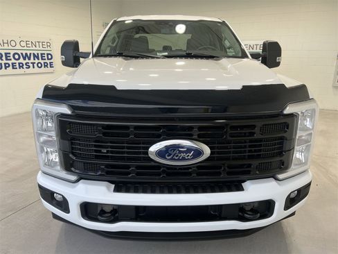 Used 2023 Ford F350 XLT image 3