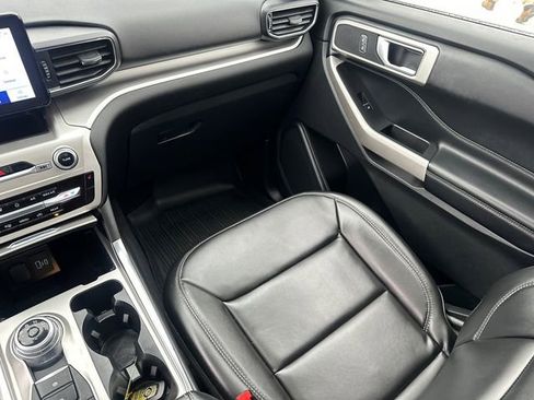 Certified 2022 Ford Explorer XLT w/ Equipment Group 202A image 28