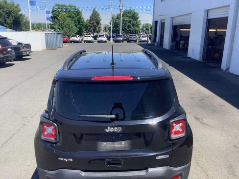 Used 2019 Jeep Renegade Latitude w/ Cold Weather Group AWD/4WD image 5