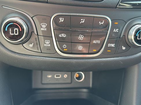 Used 2022 Chevrolet Equinox RS FWD image 26