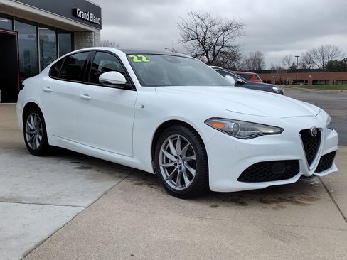 Used 2022 Alfa Romeo Giulia Ti AWD/4WD image 17
