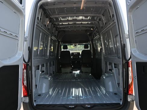 Used 2025 Mercedes-Benz Sprinter 2500 image 29