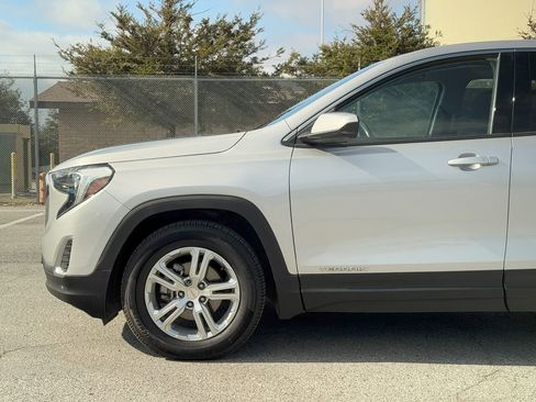Used 2018 GMC Terrain SLE image 2