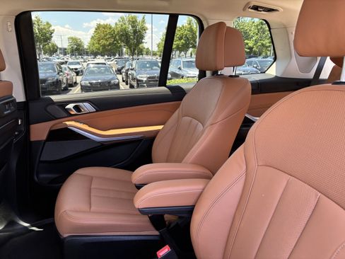 Used 2021 BMW X7 xDrive40i w/ Premium Package AWD/4WD image 28