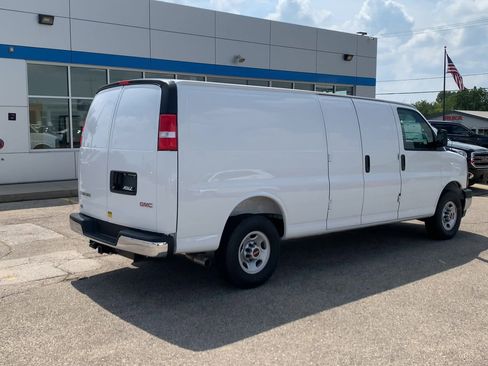 New 2025 GMC Savana 2500 Extended w/ Driver Convenience Package image 32
