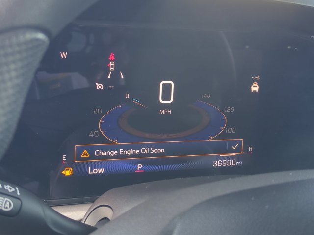 Used 2025 Chevrolet Trax LT FWD image 14