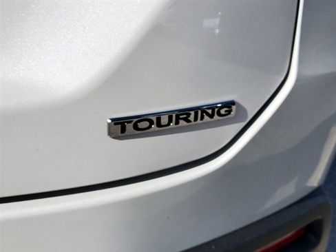 New 2025 Honda Pilot Touring image 8