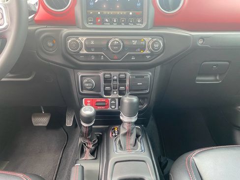 Used 2023 Jeep Gladiator Rubicon w/ LED Lighting Group AWD/4WD image 11