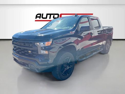 Used 2025 Chevrolet Silverado 1500 Custom Trail Boss w/ Turbomax Blackout Package image 3