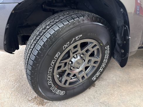 Used 2020 Toyota 4Runner Venture w/ Moonroof Package image 4