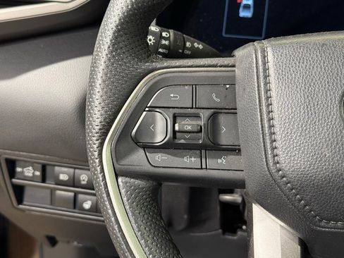Used 2025 Toyota Tundra Limited AWD/4WD image 23