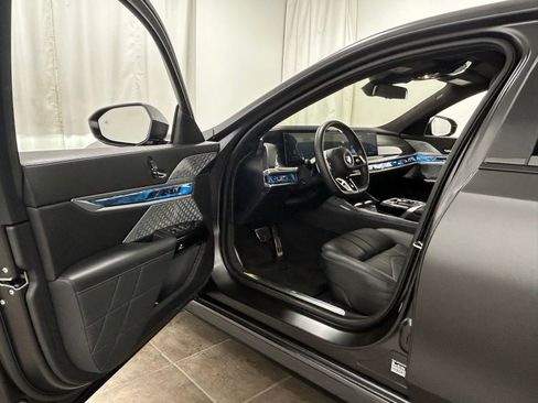 Used 2023 BMW 760i xDrive image 24