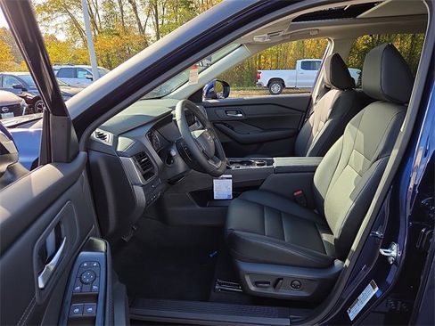 New 2026 Nissan Rogue SV image 5