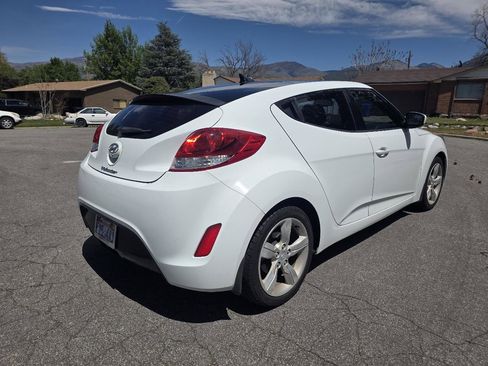 Used 2014 Hyundai Veloster w/ Style Package 02 FWD image 4