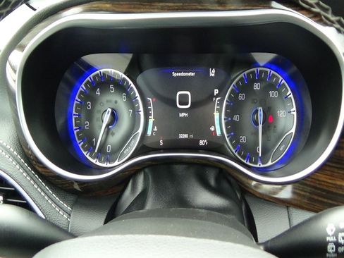 Certified 2024 Chrysler Pacifica Limited AWD/4WD image 27