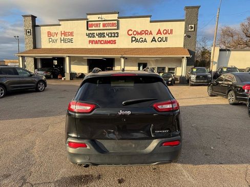 Used 2016 Jeep Cherokee Sport image 6