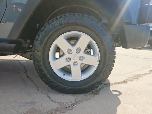 Used 2015 Jeep Wrangler Sport w/ Quick Order Package 24S AWD/4WD image 8