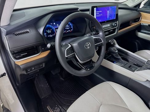 Used 2024 Toyota Grand Highlander Limited image 9