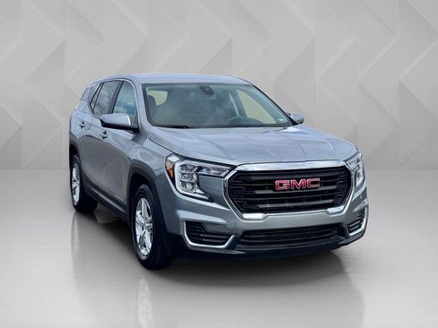 Used 2023 GMC Terrain SLE image 3