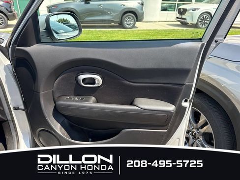 Used 2016 Kia Soul FWD image 6