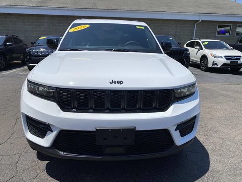 Certified 2025 Jeep Grand Cherokee Limited w/ Black Appearance Package AWD/4WD image 14