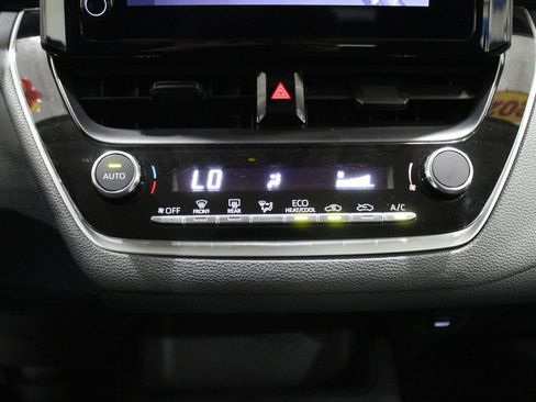 Used 2023 Toyota Corolla LE image 29