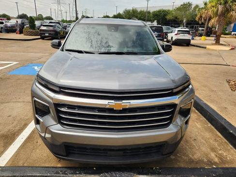 Used 2026 Chevrolet Traverse LT AWD/4WD image 2