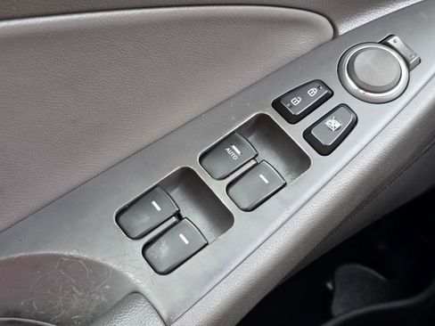 Used 2012 Hyundai Sonata GLS w/ Popular Equipment Pkg FWD image 9
