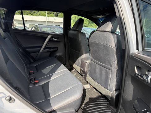 Used 2016 Toyota RAV4 SE FWD image 14