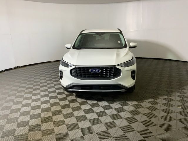 Used 2025 Ford Escape SE FWD image 2