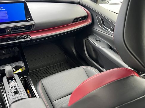 Certified 2025 Toyota Prius Plug-In Hybrid FWD image 19