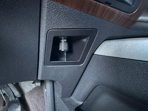 Used 2015 Ford F250 Lariat w/ Lariat Interior Package image 46