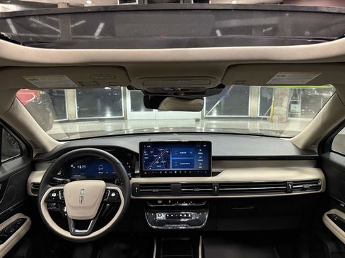 Used 2025 Lincoln Corsair AWD w/ Equipment Group 101A image 29