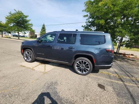 Used 2022 Jeep Wagoneer Series III w/ Premium Group I AWD/4WD image 19