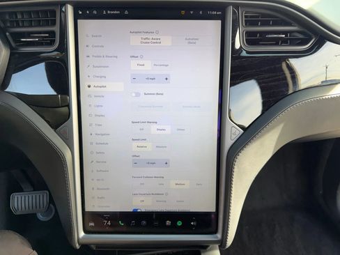 Used 2018 Tesla Model X 75D image 23