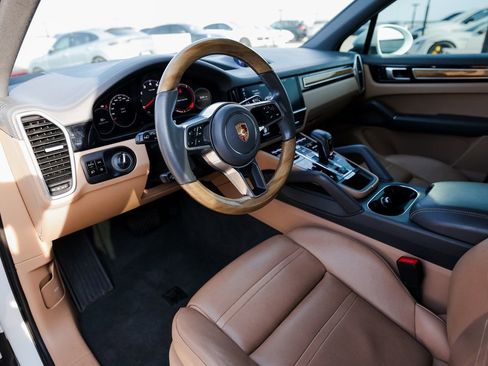 Used 2020 Porsche Cayenne image 4
