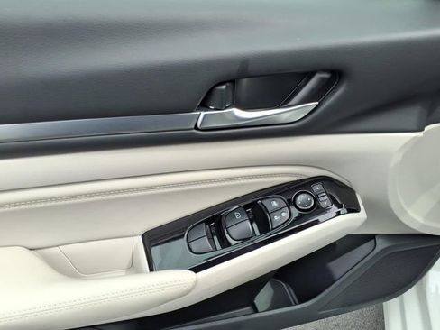 Used 2023 Nissan Altima 2.5 SV w/ SV Premium Package image 12