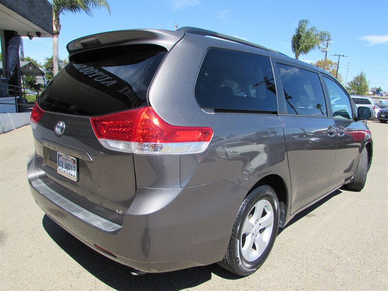 Used 2012 Toyota Sienna LE FWD image 7