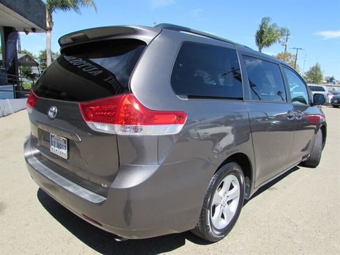 Used 2012 Toyota Sienna LE FWD image 7