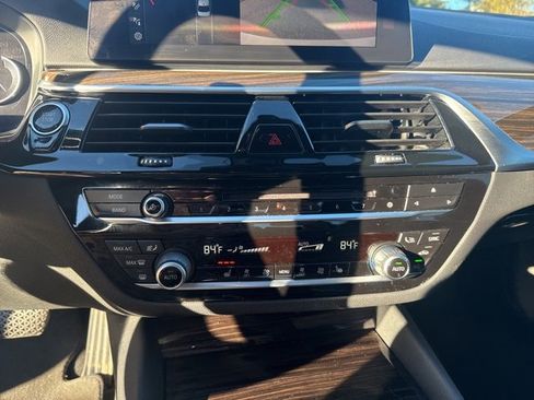 Used 2018 BMW 530i xDrive image 35