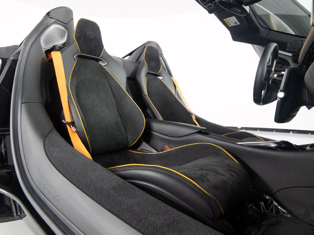 Used 2025 McLaren Artura Spider RWD image 32