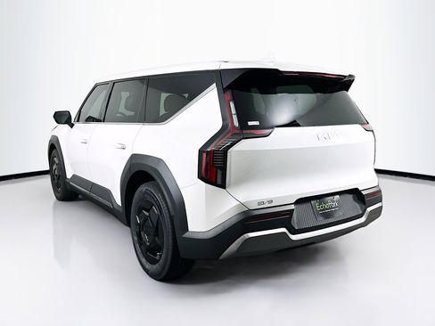 Used 2024 Kia EV9 Light Long Range RWD image 5